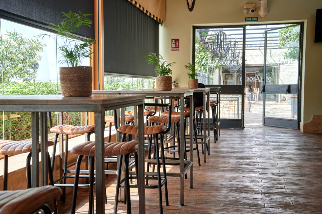 sillas y mesas altas en restaurante la divina del rosalejo restaurant in the mountains of cadiz andalusia